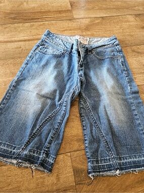 American Rag Faded Light Blue Ankle Crop Jeans